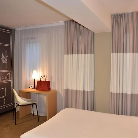 Ibis Мелён