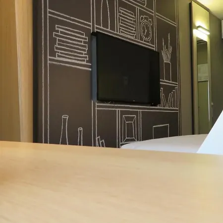 Отель Ibis Мелён